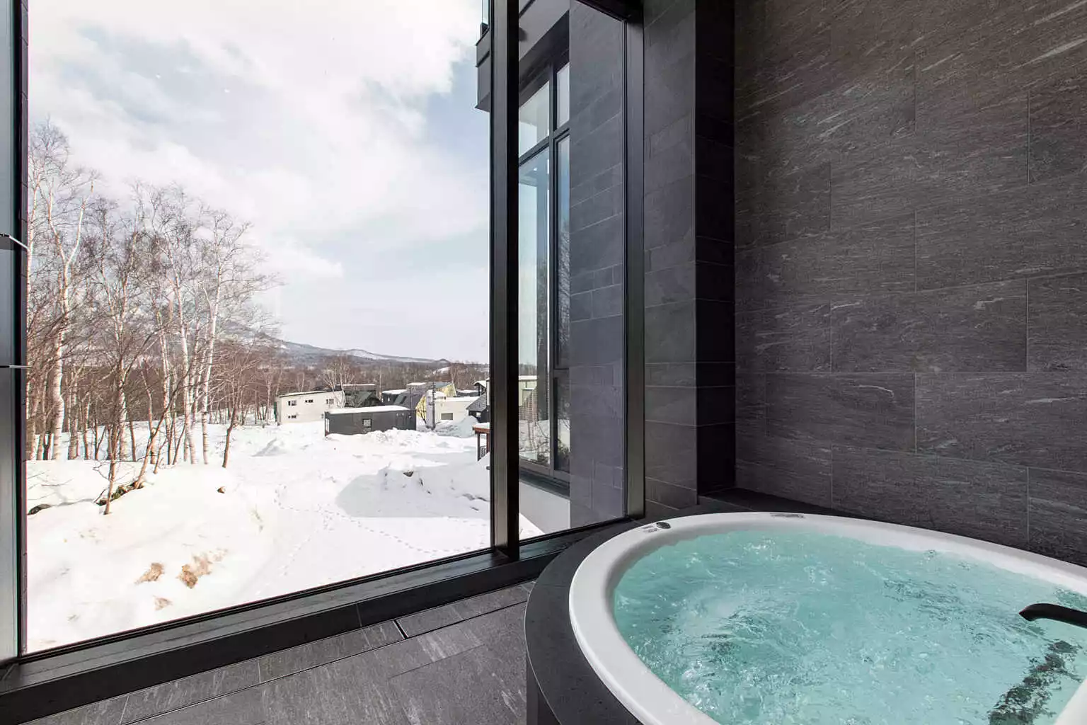 Corniche Chalet Niseko 11 Hottub