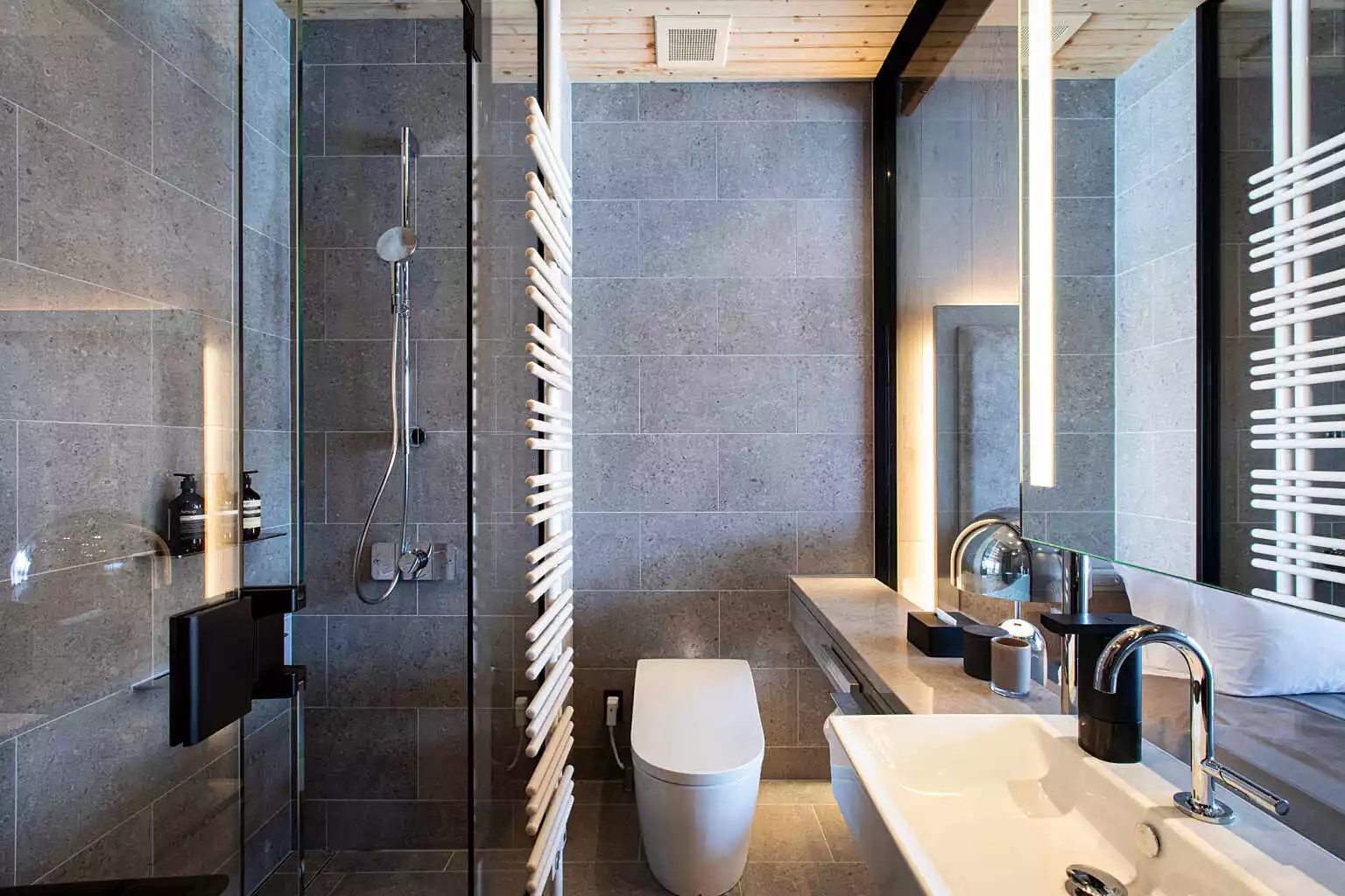 Corniche Chalet Niseko 14 Bathroom2