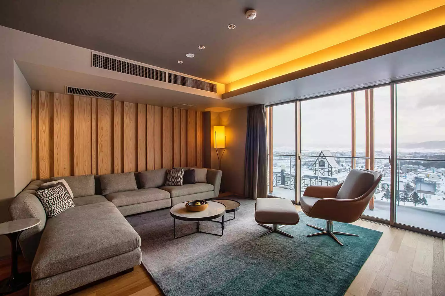 FF 3 BDR Penthouse Suite 706 11