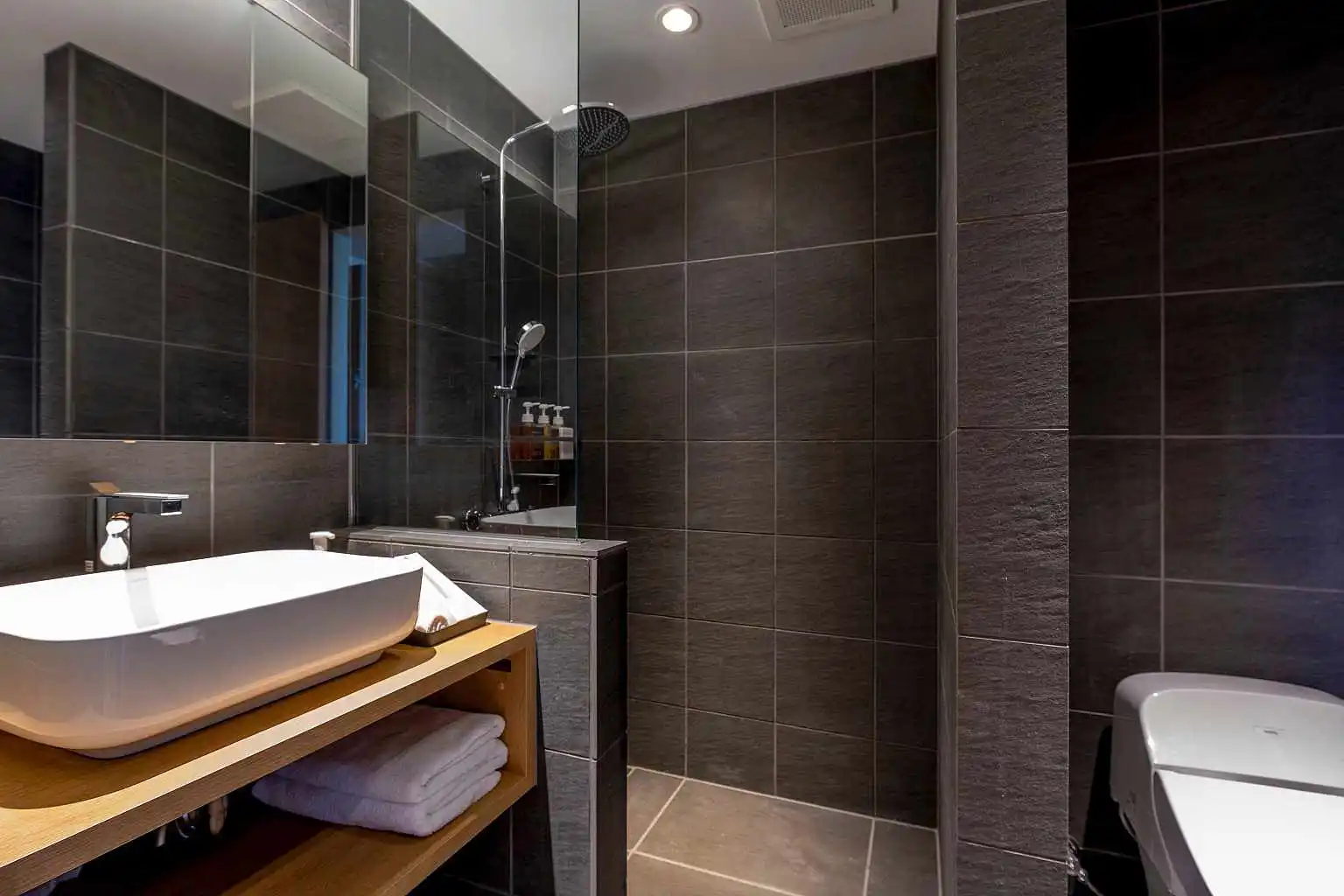 FF Superior Hotel Room 716 2