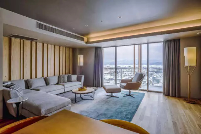 FF 04 3 BR Penthouse Suite