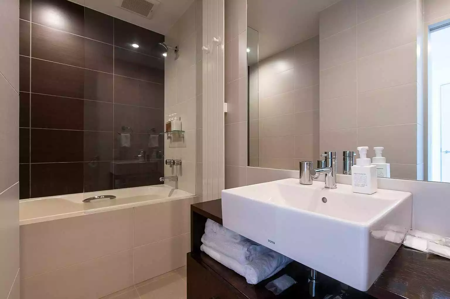 FW 17 2 BR and 1 BR Suite