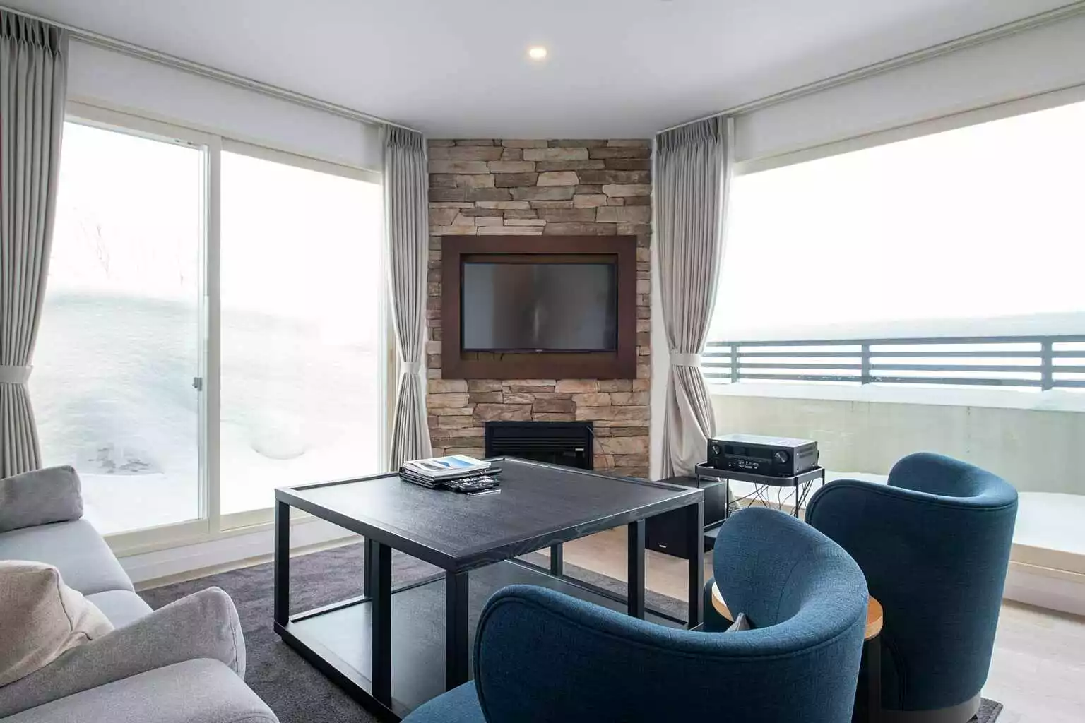 FW 05 3 BR Penthouse Residence