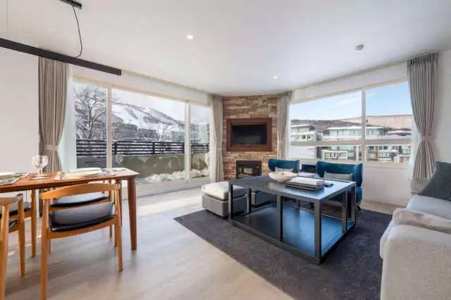 FW 06 3 BR and 2 BR Penthouse Suite
