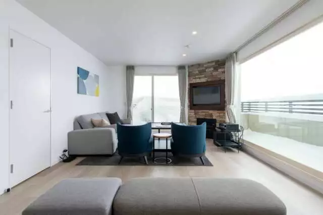 FW 11 2 BR Penthouse Residence