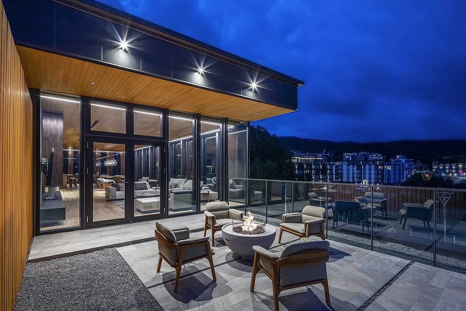 INT 5 BDR Ski Side Penthouse 611711 7