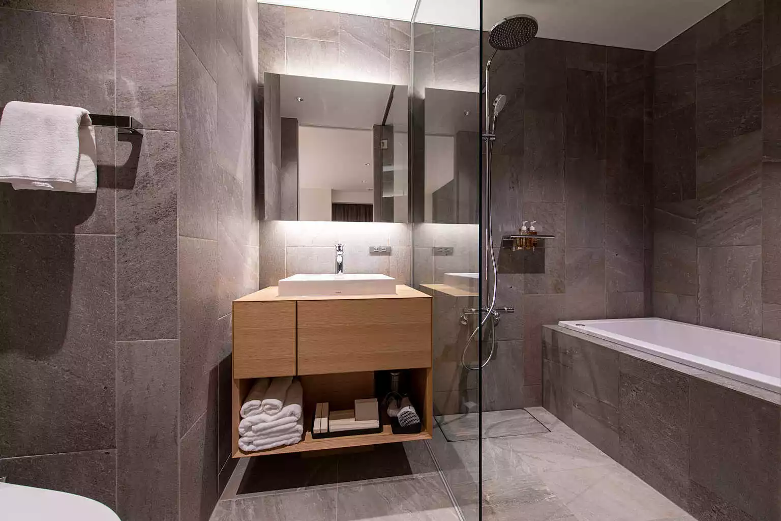 INT 19 2 BR Residence Dual Key