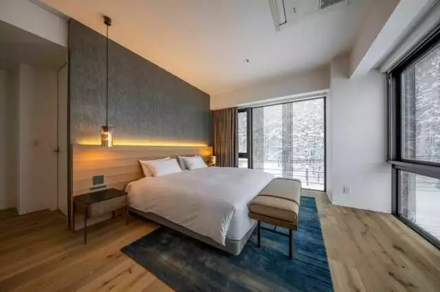 INT 18 2 BR Premier Residence