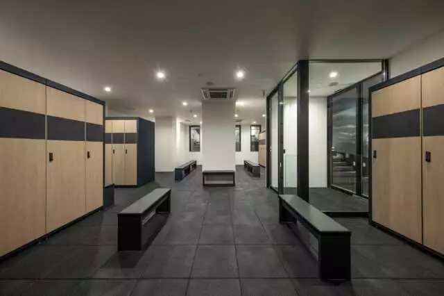 INT 24 Ski Lockers
