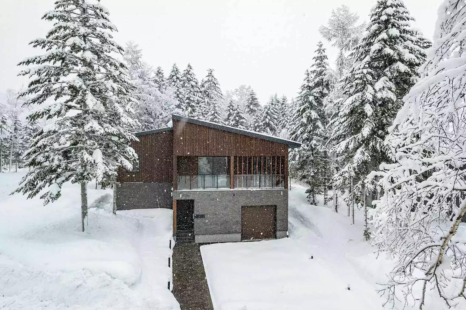 Jade Rabbit 5 Bedroom Chalet 01 Exterior