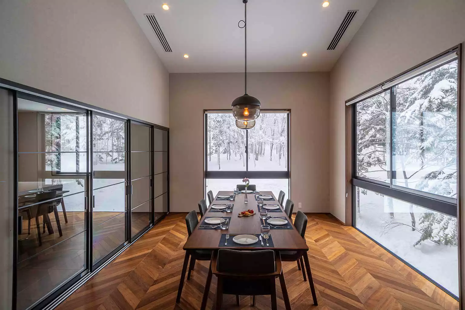 Jade Rabbit 5 Bedroom Chalet 03 Kitchen Dining Area 2 FL