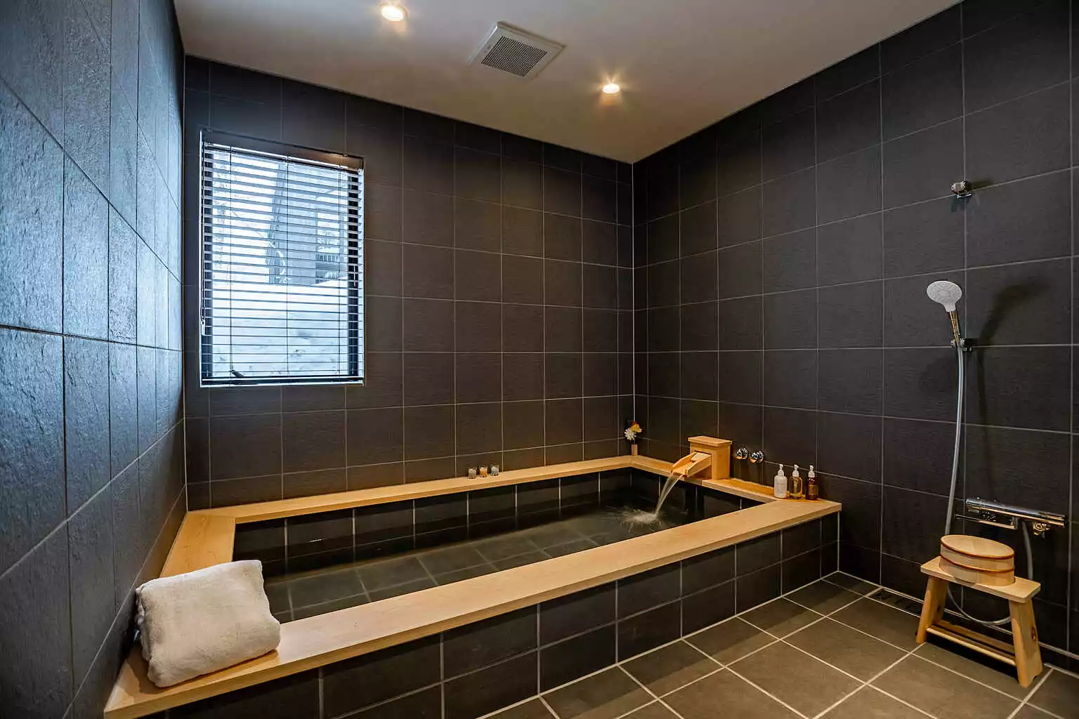 Jade Rabbit 5 Bedroom Chalet 14 Big Bathroom 1 FL