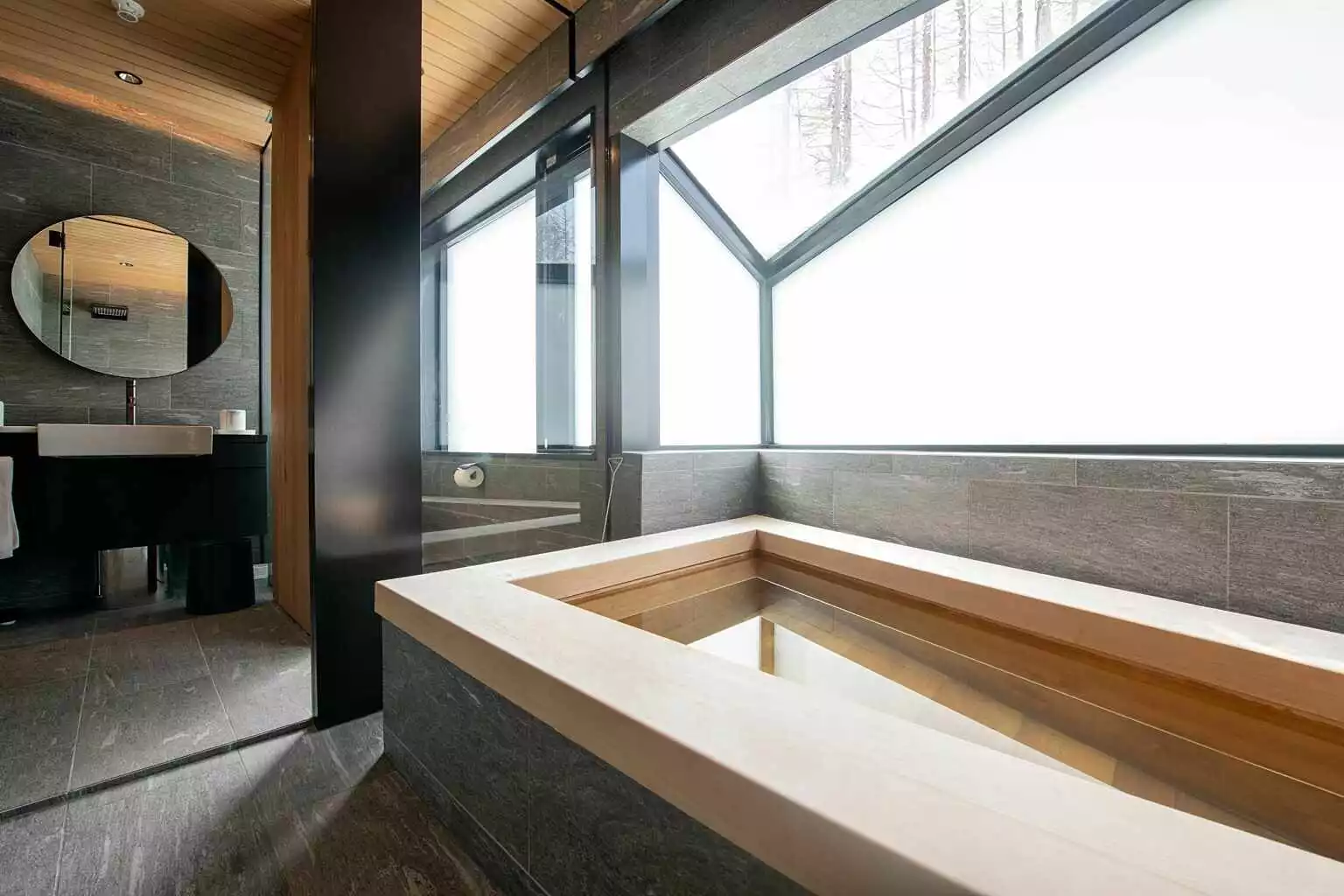 Kazahana Niseko 10 Bathroom2