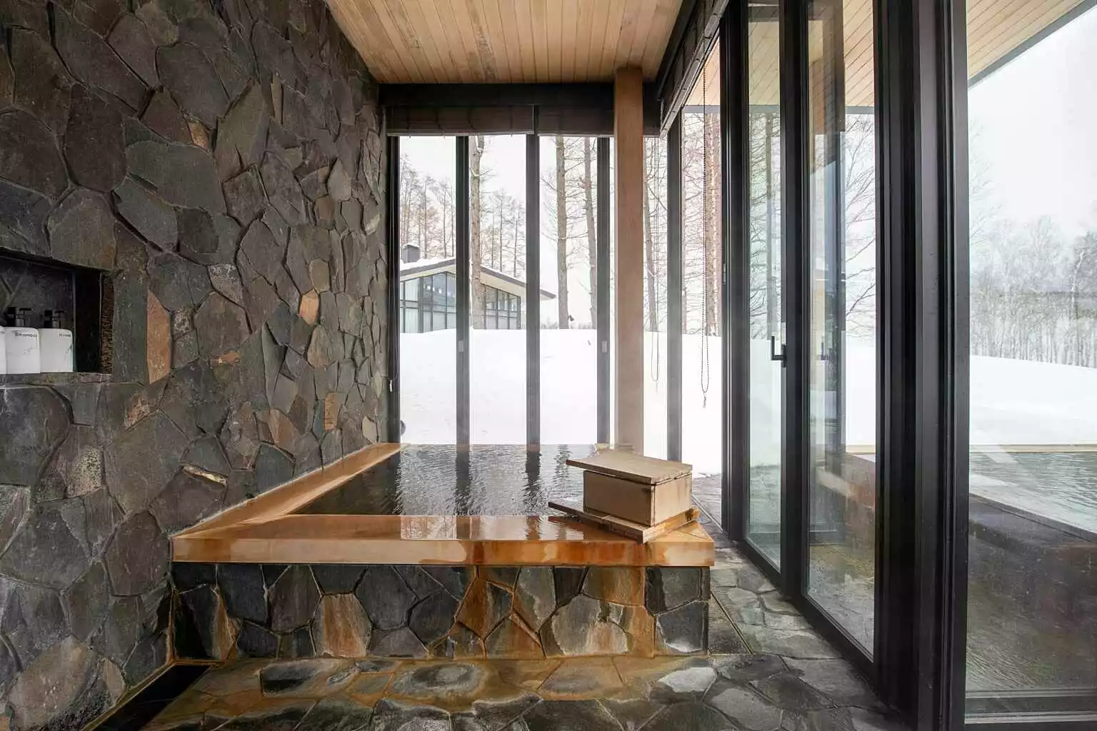 Kazahana Niseko 17 Indoor Onsen