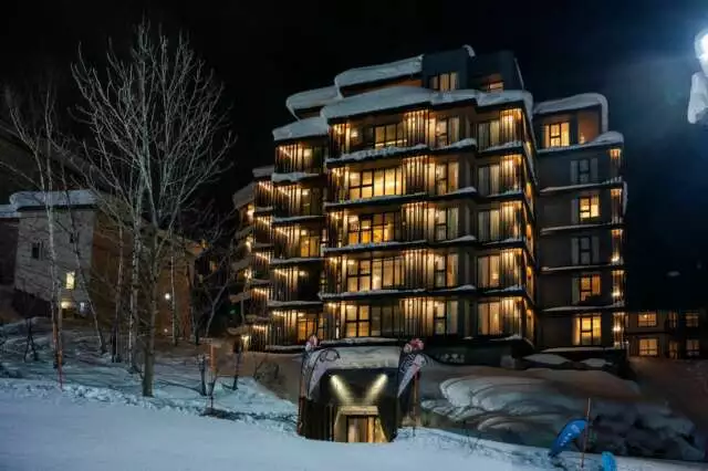 KYO 27 Exteriors