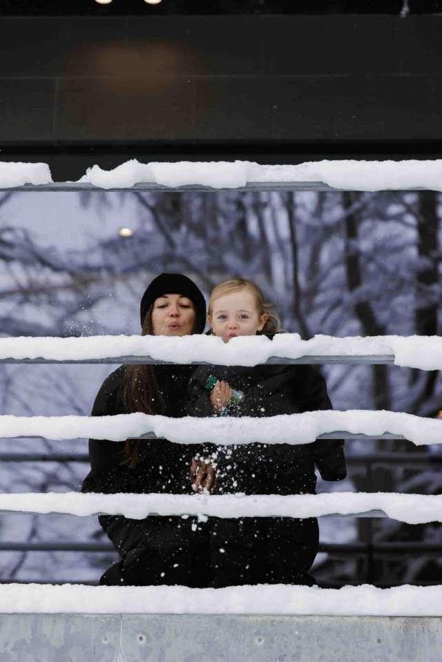 Sekka sekka family fun powder snow