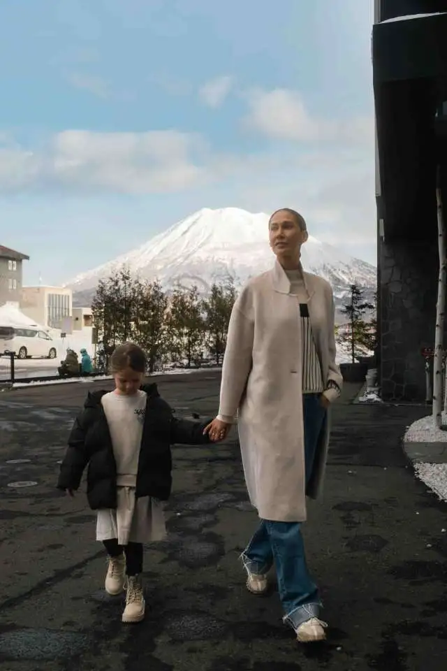 Lindy Klim The Vale Niseko entrance