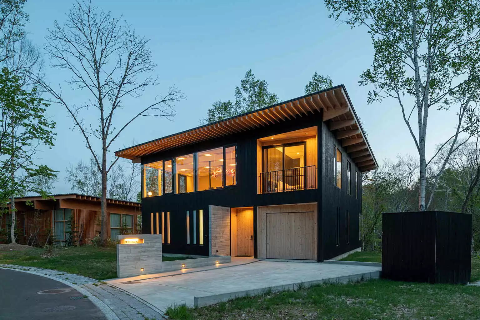 Yuki Sugi at Intuition 01 Exterior