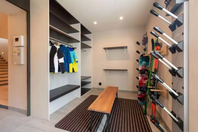 Yuki Sugi Chalet Ski Room