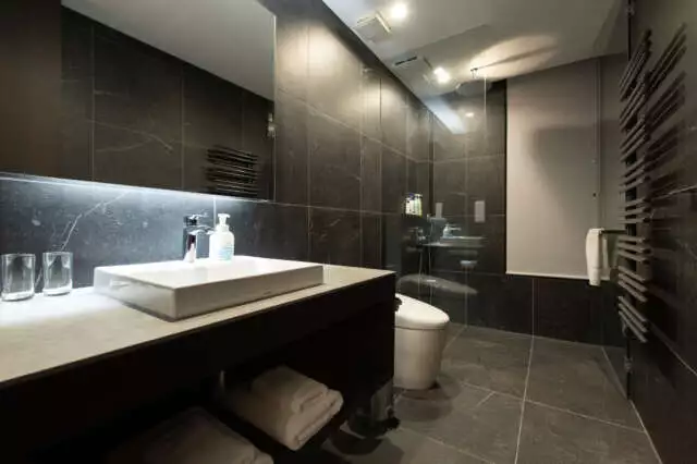 Yuki Sugi at Intuition 11 Bathroom
