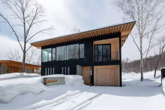 Yuki Sugi at Intuition 15 Exterior