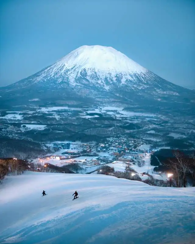 Locals in Hokkaido 2025 10 30 074331 lqay