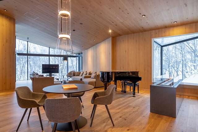 Tsubasa at hanaridge living room