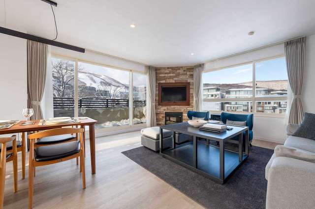 FW 06 3 BR and 2 BR Penthouse Suite