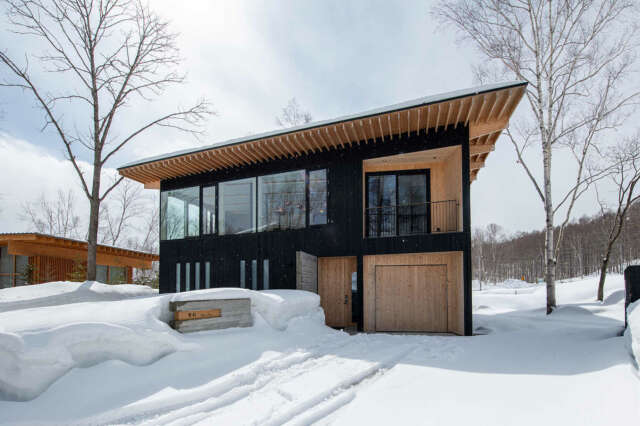 Yuki Sugi at Intuition 15 Exterior