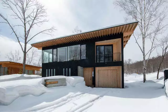 Yuki Sugi at Intuition 15 Exterior