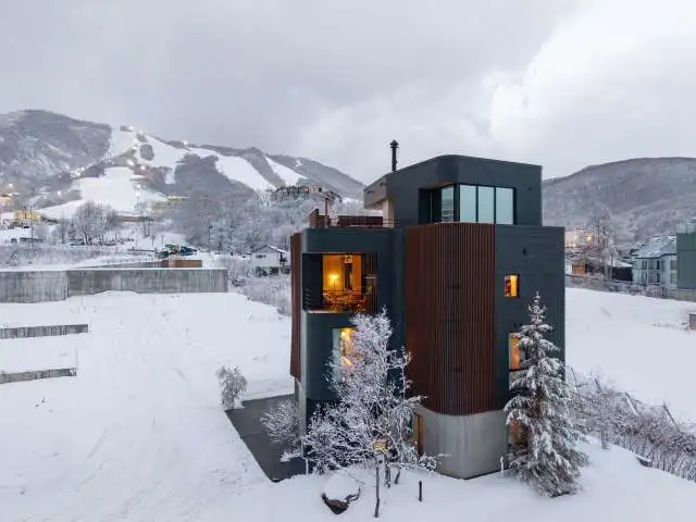 Meigetsu 03 Exterior with Slopes