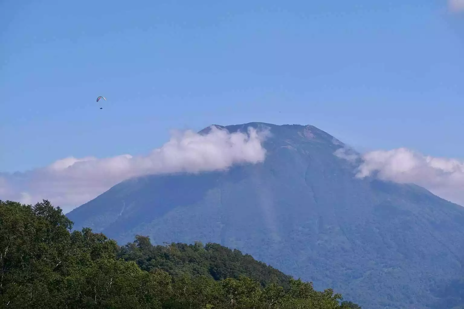 Annupuri Peak Paraglider Credit Pimsiri K
