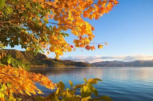 Lake toya in autumn
