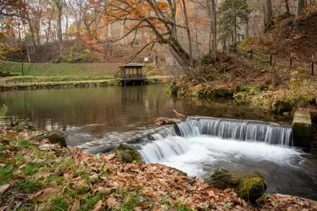 Fukidashi park autumn waterfall scenic view