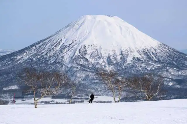 Hirafu ski resort shirakaba run mount yotei clear day