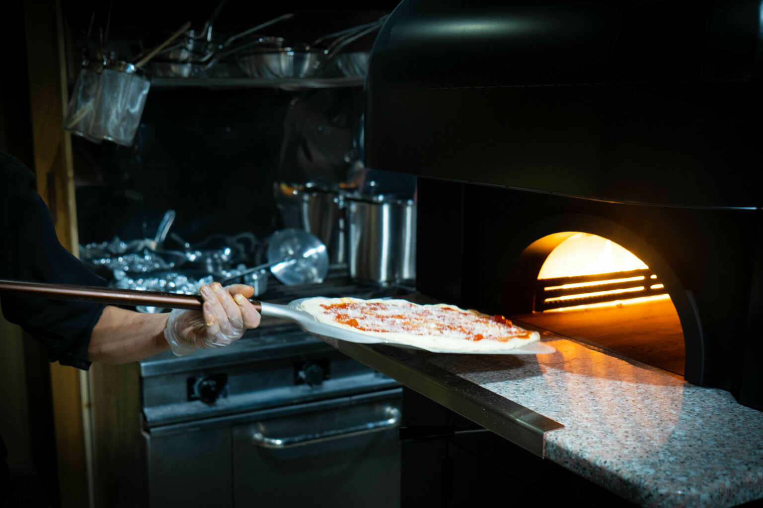 R Niseko Pizzeria