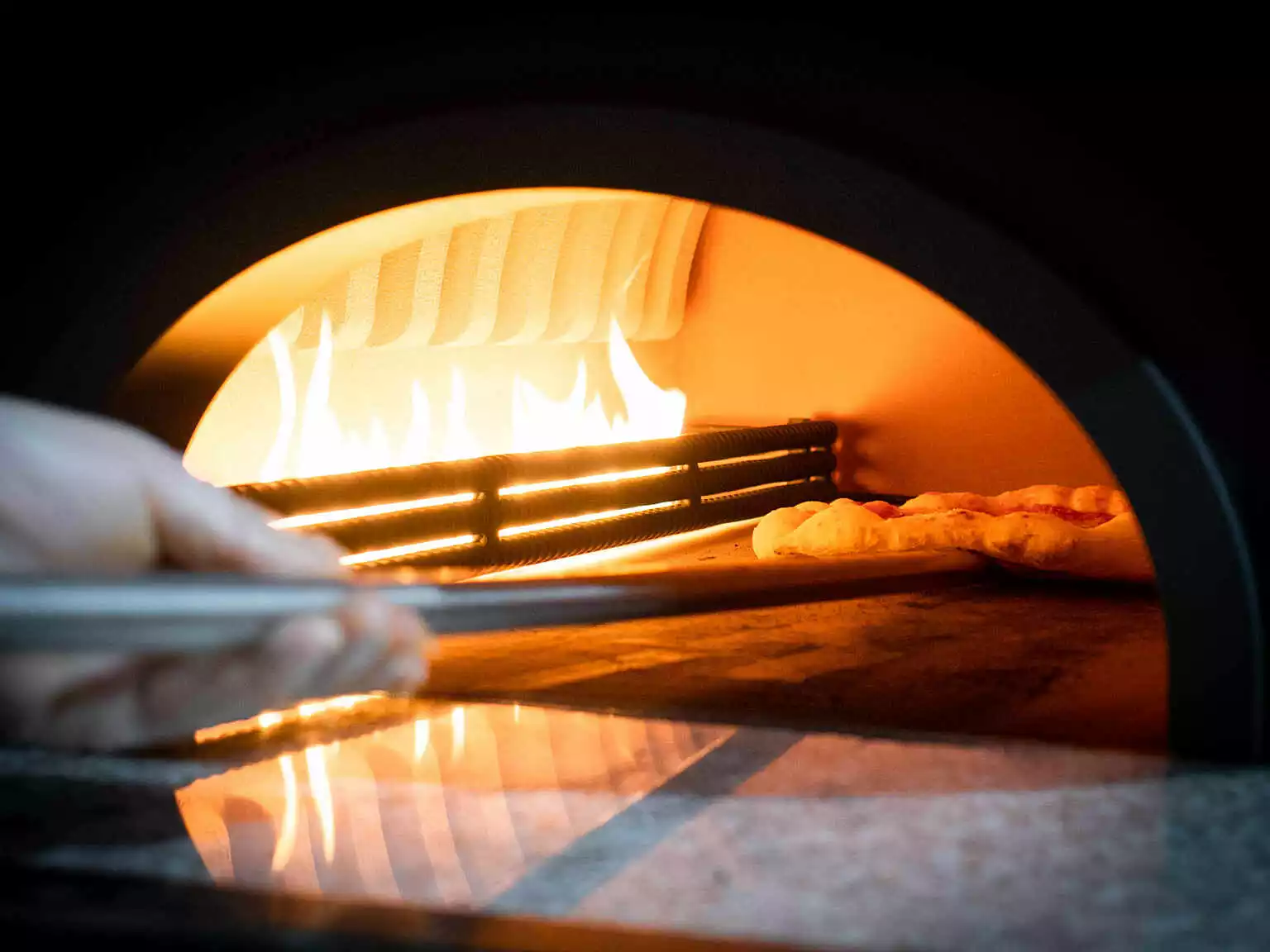 R Niseko Pizzeria 10