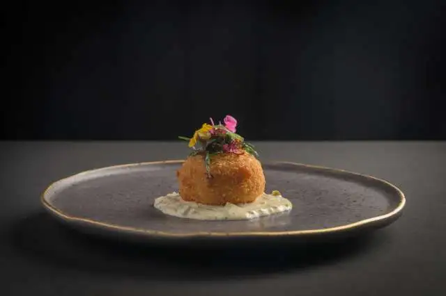 Aó RA Crab Cake photo credit Aaron Jamieson